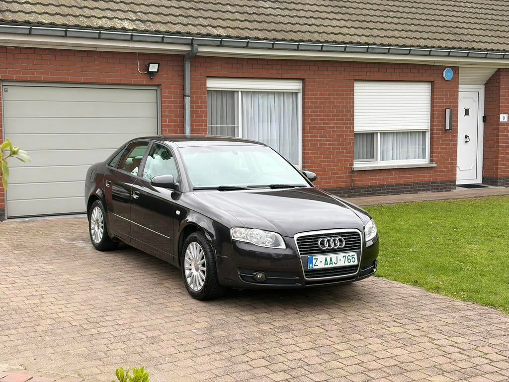Audi A4 2.0 Benzine GEKEURD VOOR VERKOOP, Auto's, Voorwielaandrijving, Beige, Electronic Stability Program (ESP), A4