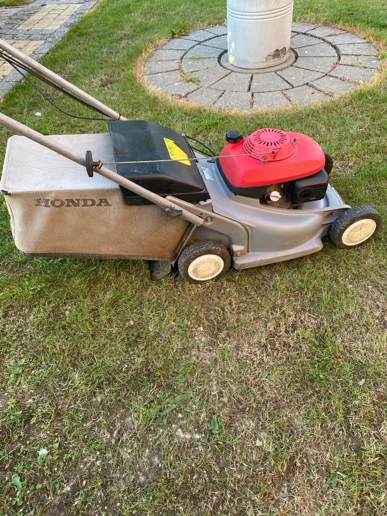 Honda benzine grasmaaier (HVC), Tuin en Terras, Grasmaaiers, Gebruikt, Benzine-grasmaaier, 40 t/m 49 cm, Opvangbak, Ophalen