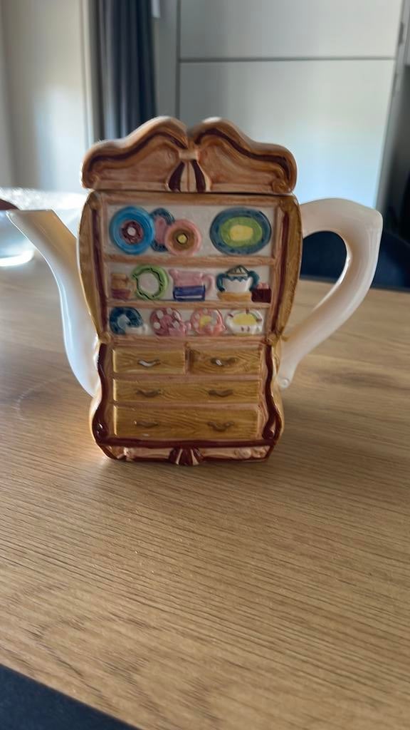 Zeldzame theepot britse servieskast, Ophalen of Verzenden, Zo goed als nieuw