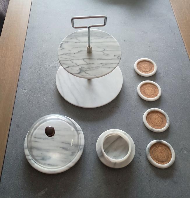marmer set: kaasstolp/praline toren/kaarshouder/onderzetters, Ophalen, Gebruikt