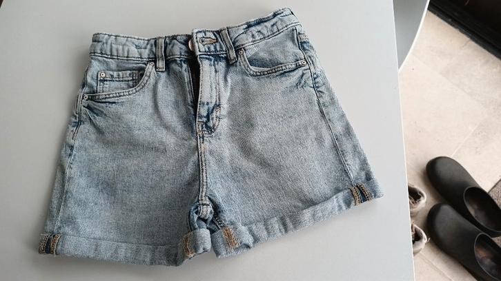 Short - Jeans - Taille 134 - fille, Enfants & Bébés, Vêtements enfant | Taille 134, Comme neuf, Fille, Pantalon, Enlèvement ou Envoi