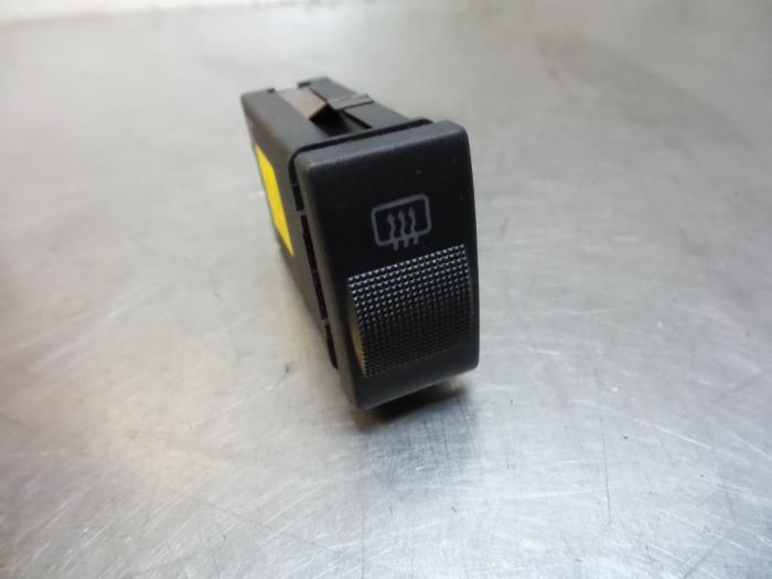 Commutateur chauffage vitre arrière d'un Audi A8 (A8 94-), Autos : Pièces & Accessoires, Tableau de bord & Interrupteurs, Audi