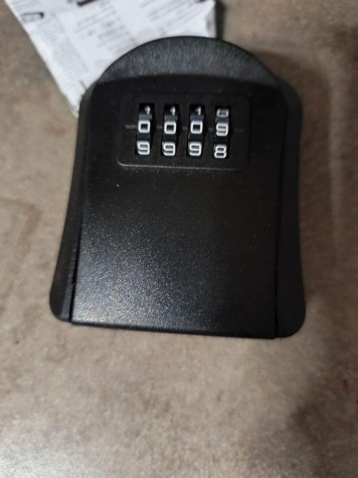 Veilige sleutelkluis met 4-cijferige combinatie, Huis en Inrichting, Kasten | Lockerkasten, Nieuw, Verzenden