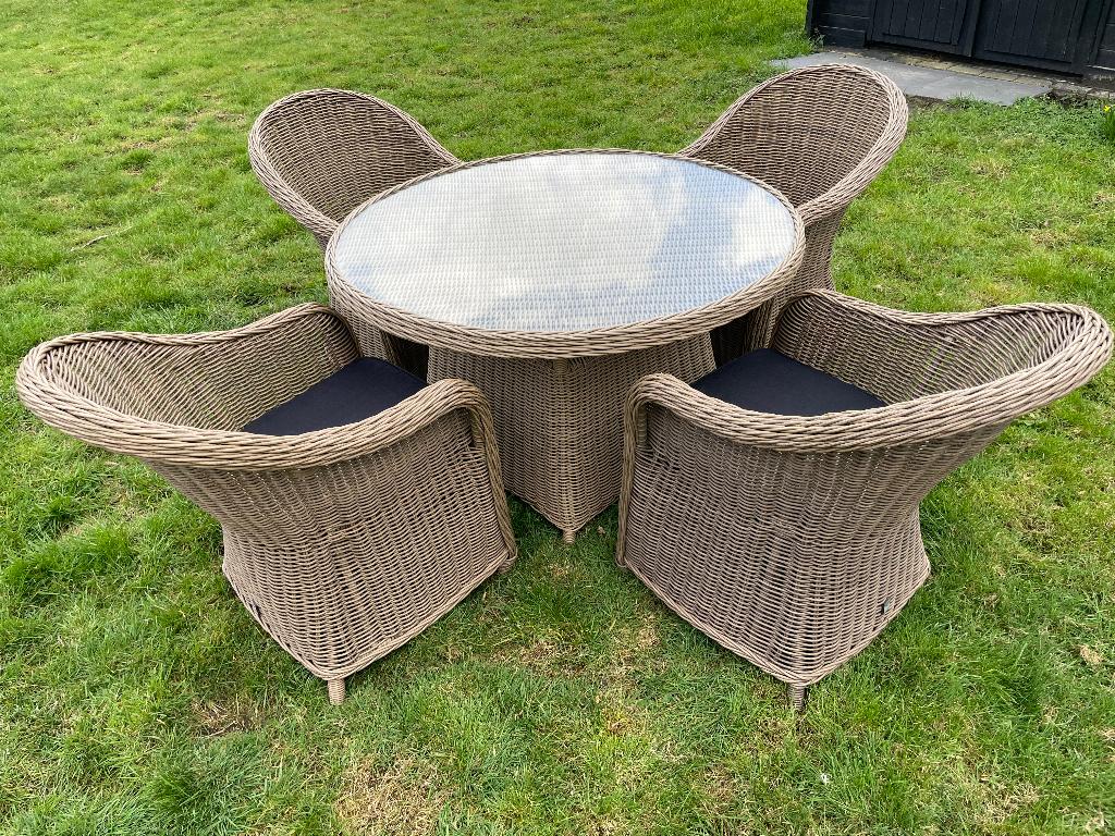 Tuintafel en 4 stoelen, Ophalen, Wicker
