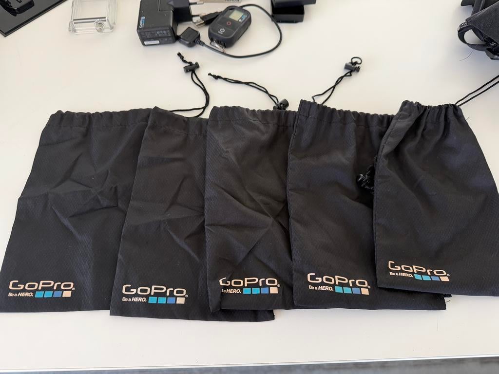 GoPro Accessoires + HERO3 camera, Gebruikt, 12 Megapixel, Compact, Ophalen of Verzenden